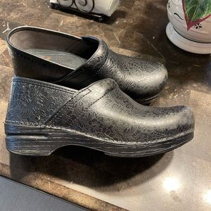 Dansko XP clogs Women’s Size 40 (9.5 - 10)
